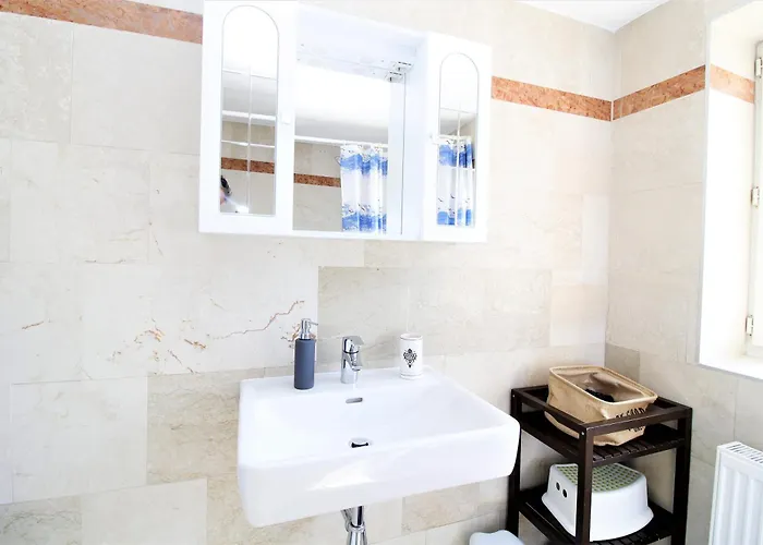 Apartment Light-filled 4-bedroom Attic Flat With Air Conditioning *
