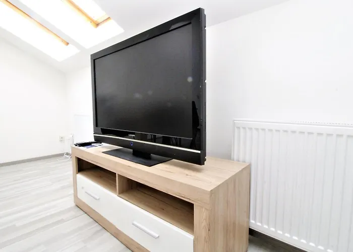 Appartement Light-filled 4-bedroom Attic Flat With Air Conditioning *