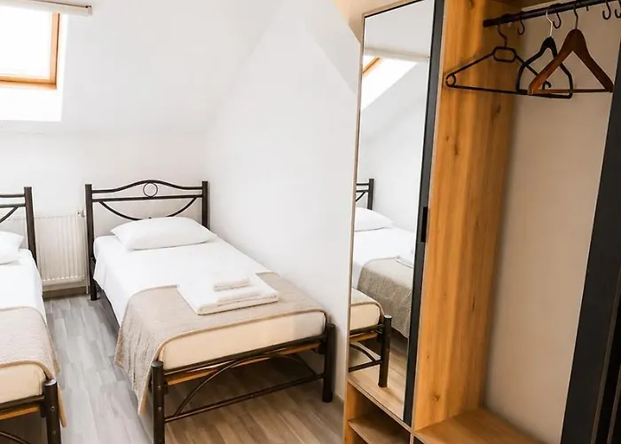 Light-filled 4-bedroom Attic Flat With Air Conditioning Appartement