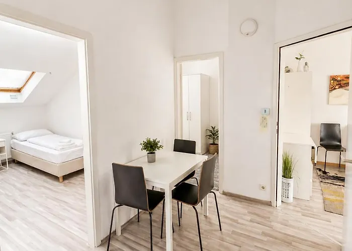 Light-filled 4-bedroom Attic Flat With Air Conditioning Appartement Wenen